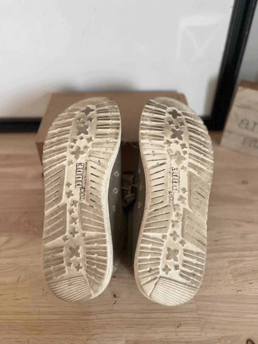 Men’s Hey Dude Shoes Size 12 Beige Preowned